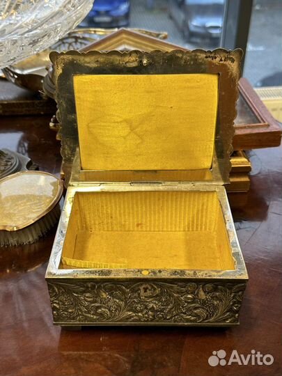 Антикварная шкатулка