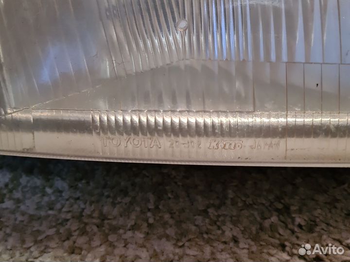 Продам передние фары на toyota corona