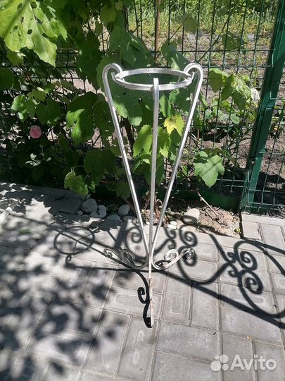 Подставка стойка для цветов кованая