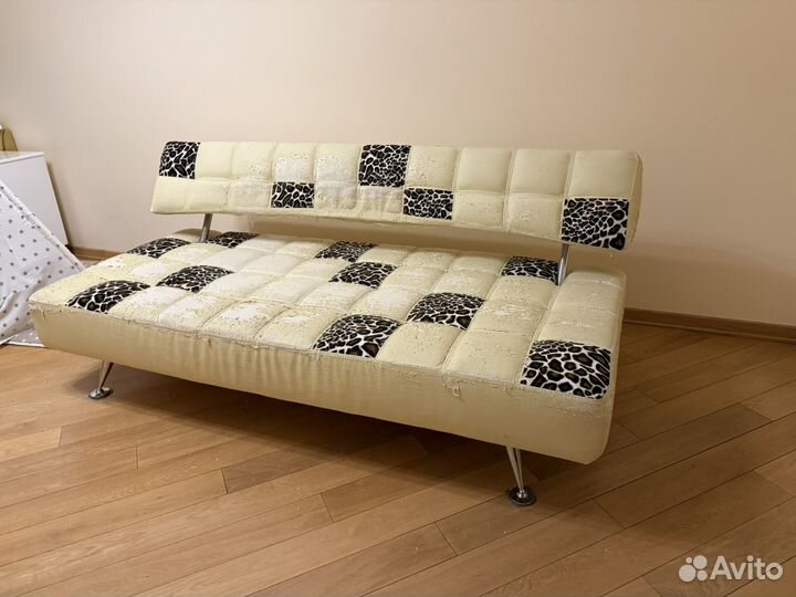 Диван с регулируемой спинкой