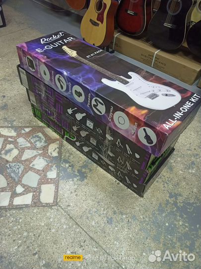 Электрогитара с комбоусилитем