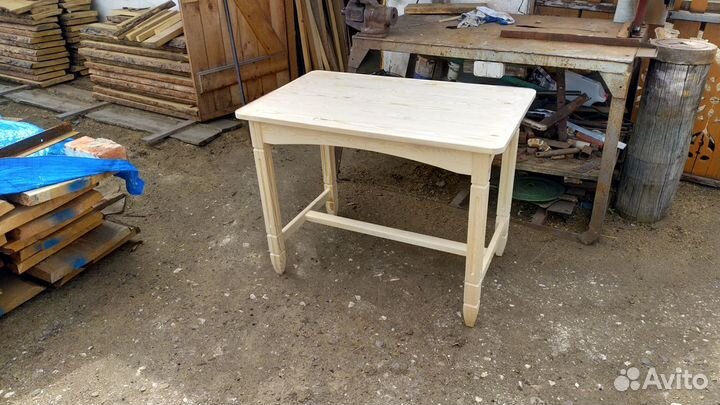 Стол кухонный