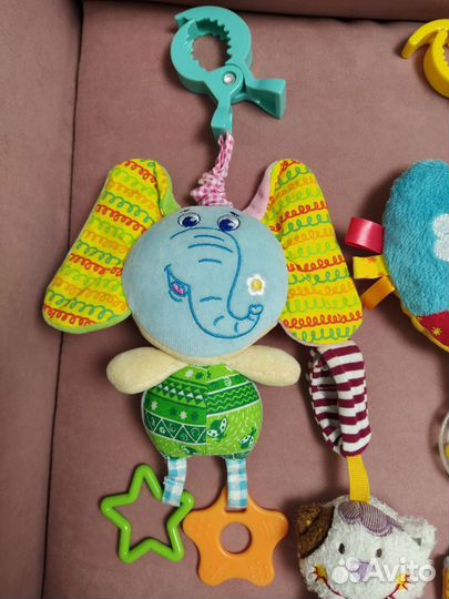 Подвеска игрушка погремушка на коляску кроватку