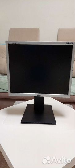 Монитор LG flatron L1752HQ-SF