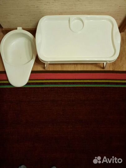 Столик поднос, и предметы по уходу за больным