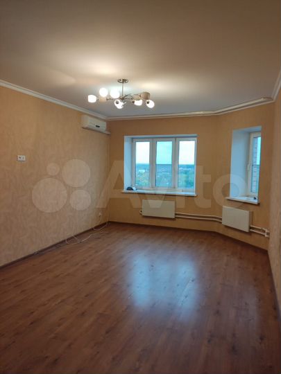 2-к. квартира, 81,2 м², 8/10 эт.