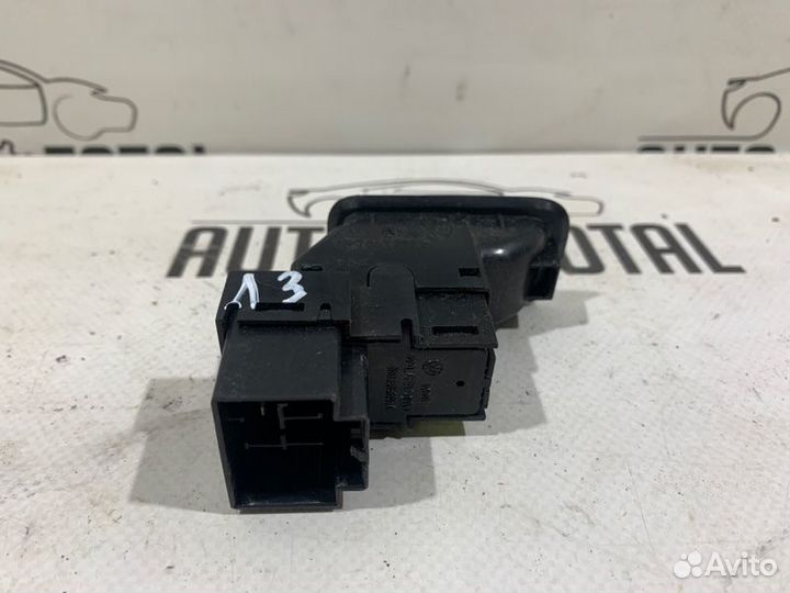 Кнопка стеклоподъемника задняя левая Volkswagen