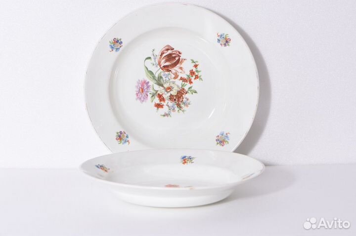 Обеденные тарелки с цветочным декором зик 1950г