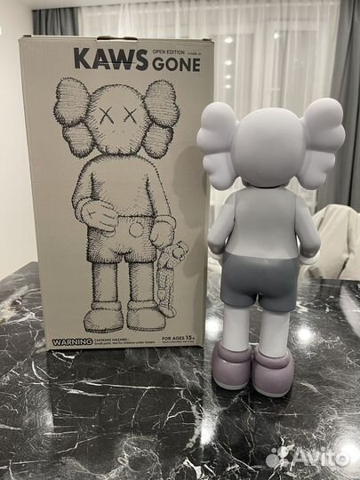 Фигурка kaws с деньгами money