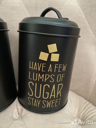 Две большие банки для чая и кофе