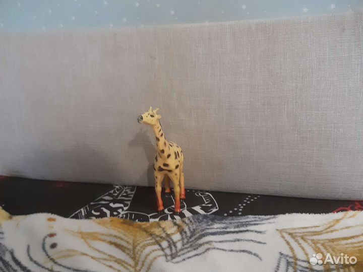 Жирафик игрушка