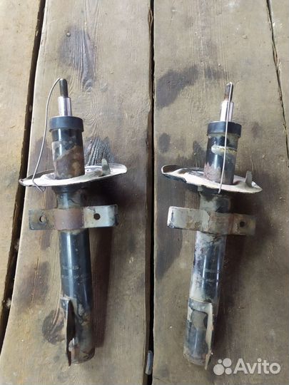 Стойка передняя Рено Меган Сценик 2 Монро