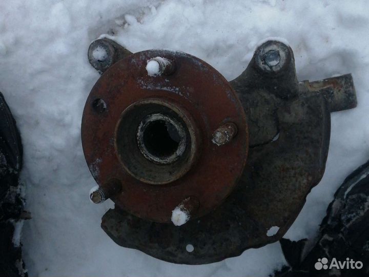 Поворотный кулак левый мазда 626