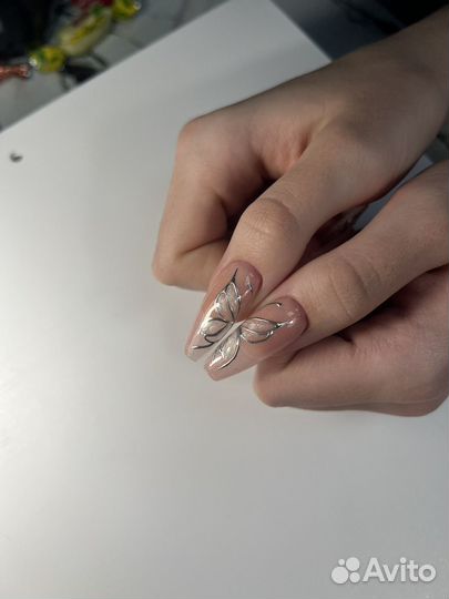 Модель на маникюр