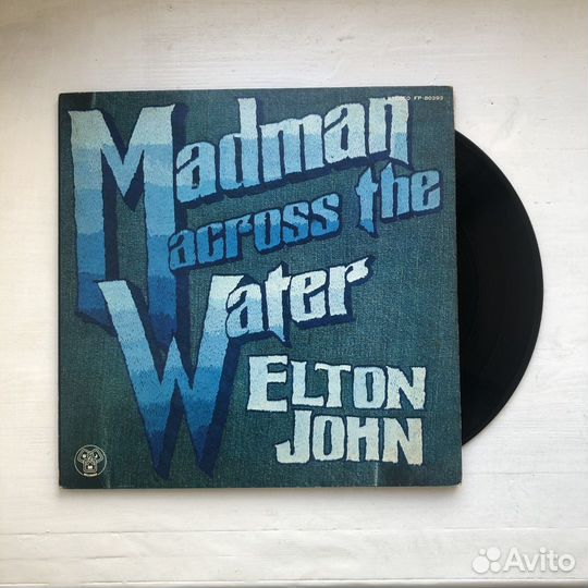 0734 Elton John – Madman Across The Water