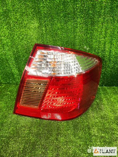 Фонарь задний правый toyota premio