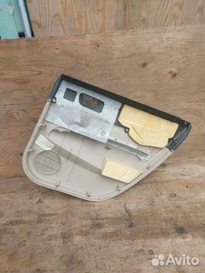 Обшивка двери задней левой Toyota Prius 2 NHW20