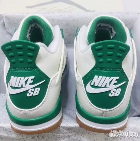 Nike SB x Air Jordan 4 'Pine Green'