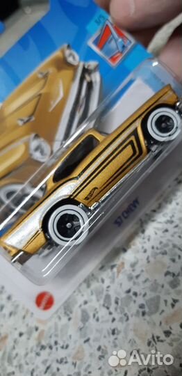 Модель Hot Wheels 57 Chevy Gold