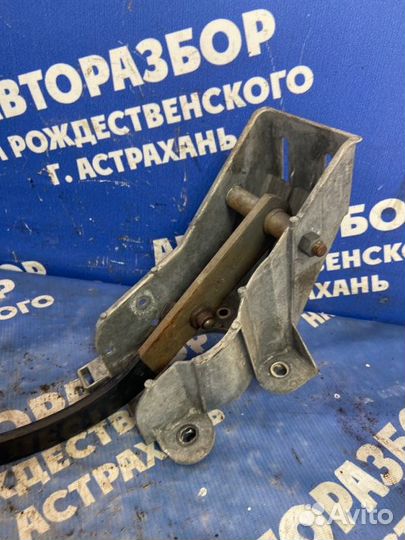 Педаль тормоза. Plymouth Voyager минивен 6G72 2000