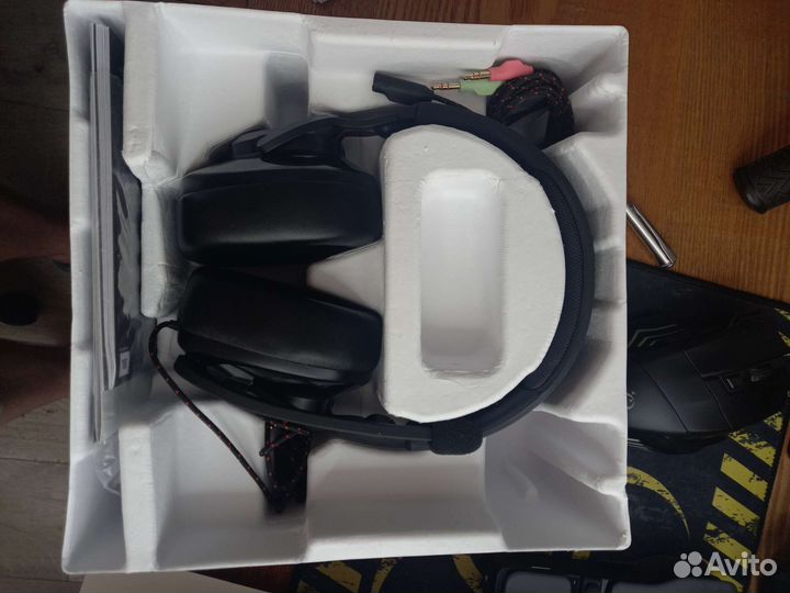 Игровые наушники jbl новые