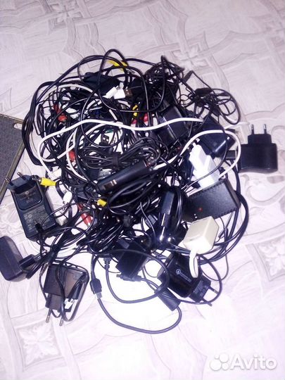 Телефоны и планшеты на запчасти и зарядники