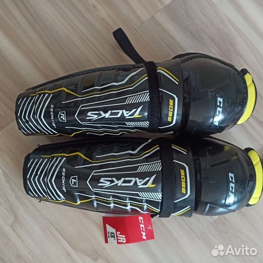 Щитки хоккейные ccm 13