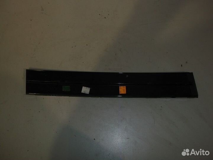 Накладка глухого стекла левая