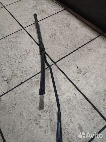 Поводок дворника правый Volkswagen Passat B5