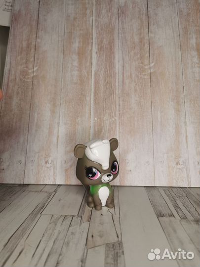 Littlest Pet Shop. Скунс Пеппер (светящийся)