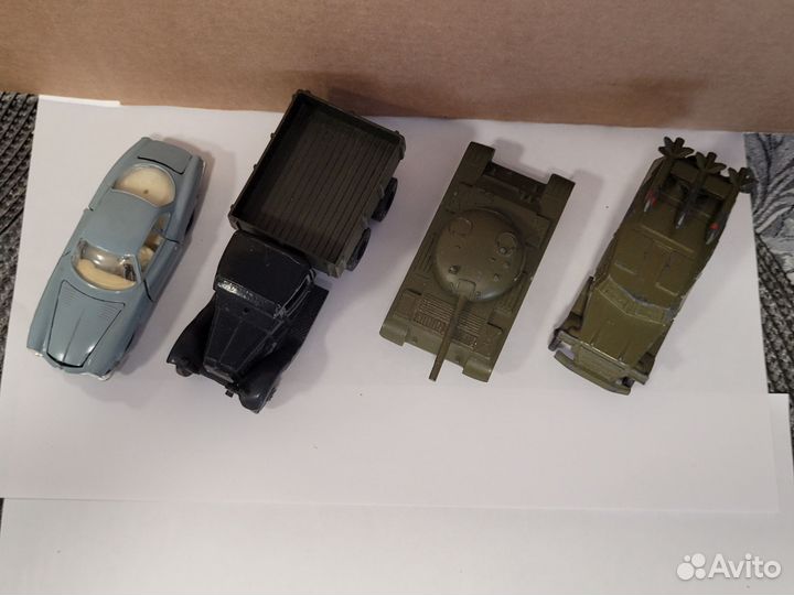 Модель машинки и военная техника