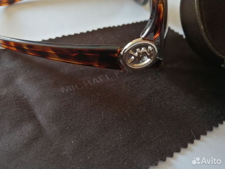 Солнцезащитные очки женские Michael Kors