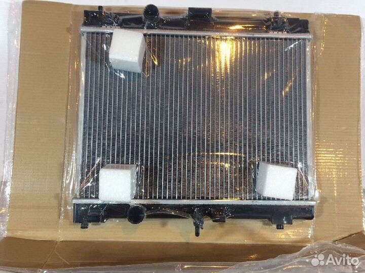 Радиатор охлаждения SAT TY000W901K Toyota Vitz NCP