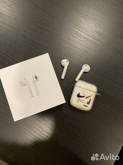 AirPods 2 с беспроводной зарядкой