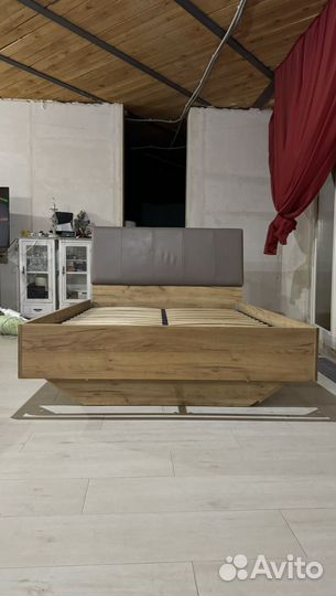 Кровать двухспальная с матрасом бу 140см х 200см