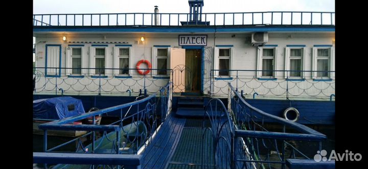 Дебаркадер, плавучий объект