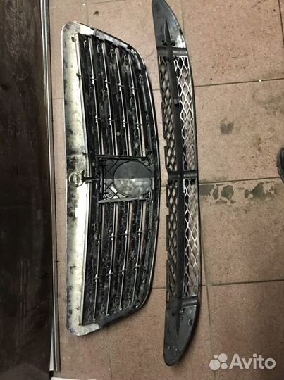 Продам решетку радиотора 221 mercedes