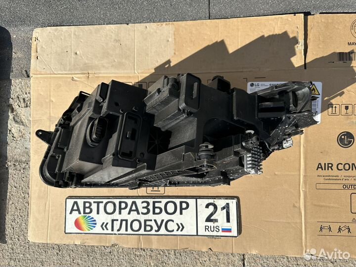 Фара правая Volkswagen Tiguan 2