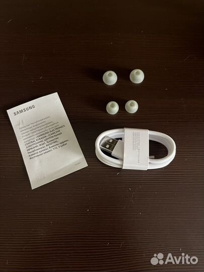 Беспроводные наушники Samsyng Galaxy Buds 2