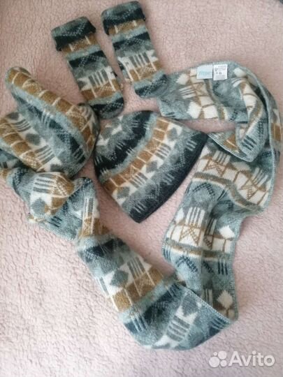 Женский шарф, шапка, варежки