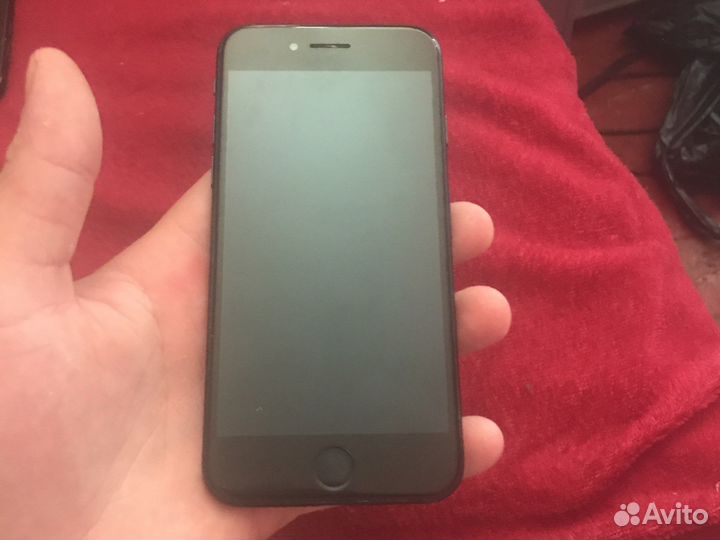 Телефон iPhone 7