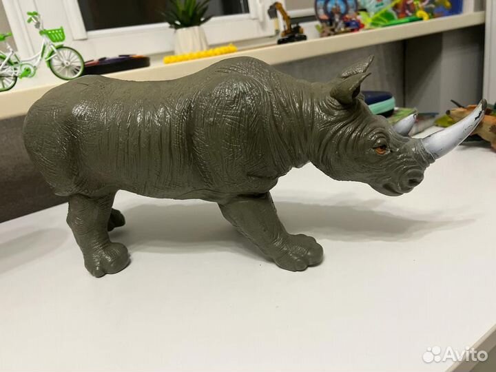 Большой мамонт, большой лев, большой носорог