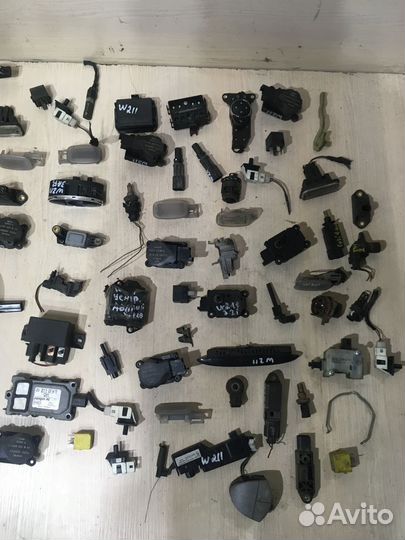 Датчик управления мерседес W211 2118213151