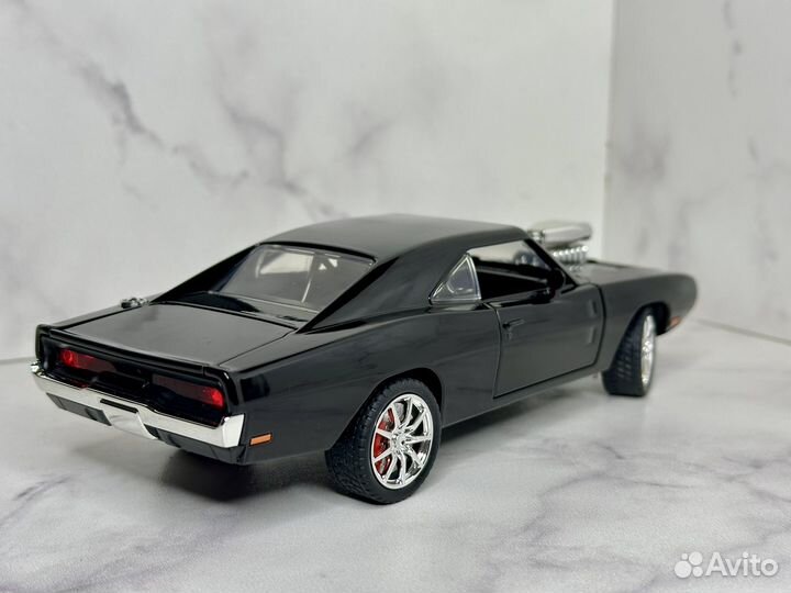 Модель металлическая Dodge Challenger