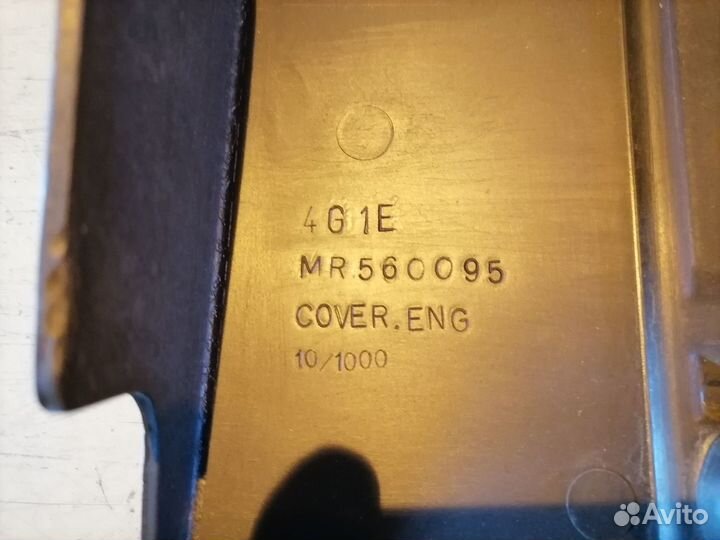 Декоративная крышка двс MR560095 Mitsubishi Lancer