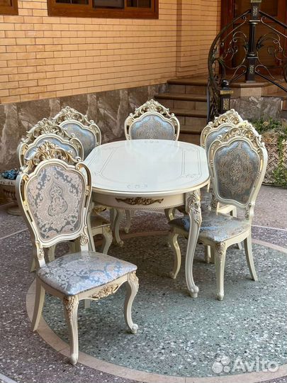 Стол и стулья