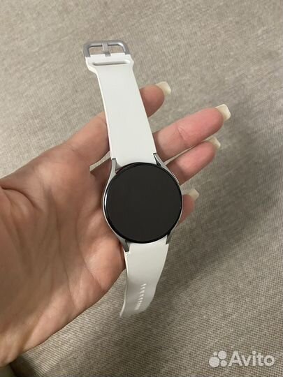Смарт-часы Samsung Galaxy Watch 4