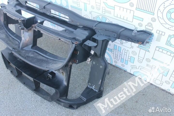 Телевизор BMW e90 суппорт радиаторов