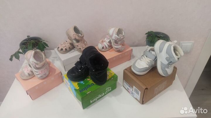 Обувь на девочку, сандали, кроссовки
