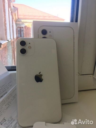 Телефон iPhone 11